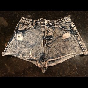 Acid wash Denim cutoff style shorts